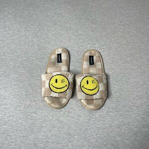 Joe Boxer Women’s Plush Happy Smiley Face Open Toe House Slipper Slides